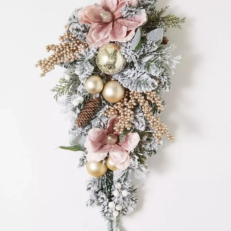 FROSTED ROSE PRE-LIT TEARDROP CHRISTMAS WREATH RRP £25