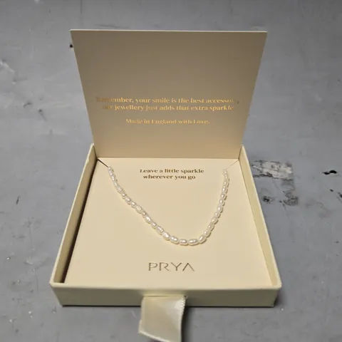 BOXED PRYA WHITE & GOLDEN CHOKER