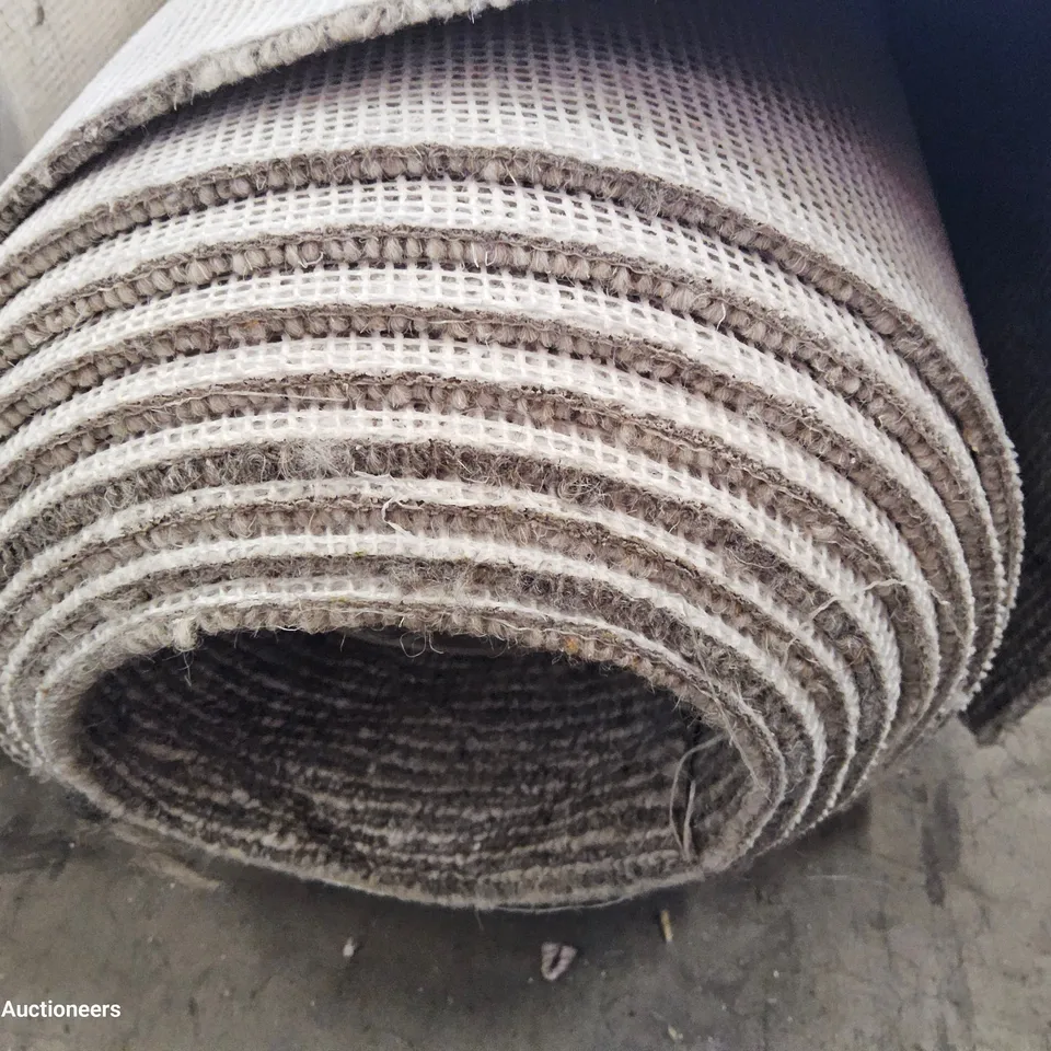 ROLL OF QUALITY HABBERLEY CLASSIC MOONSHADOW CARPET APPROXIMATELY 4M × 4M
