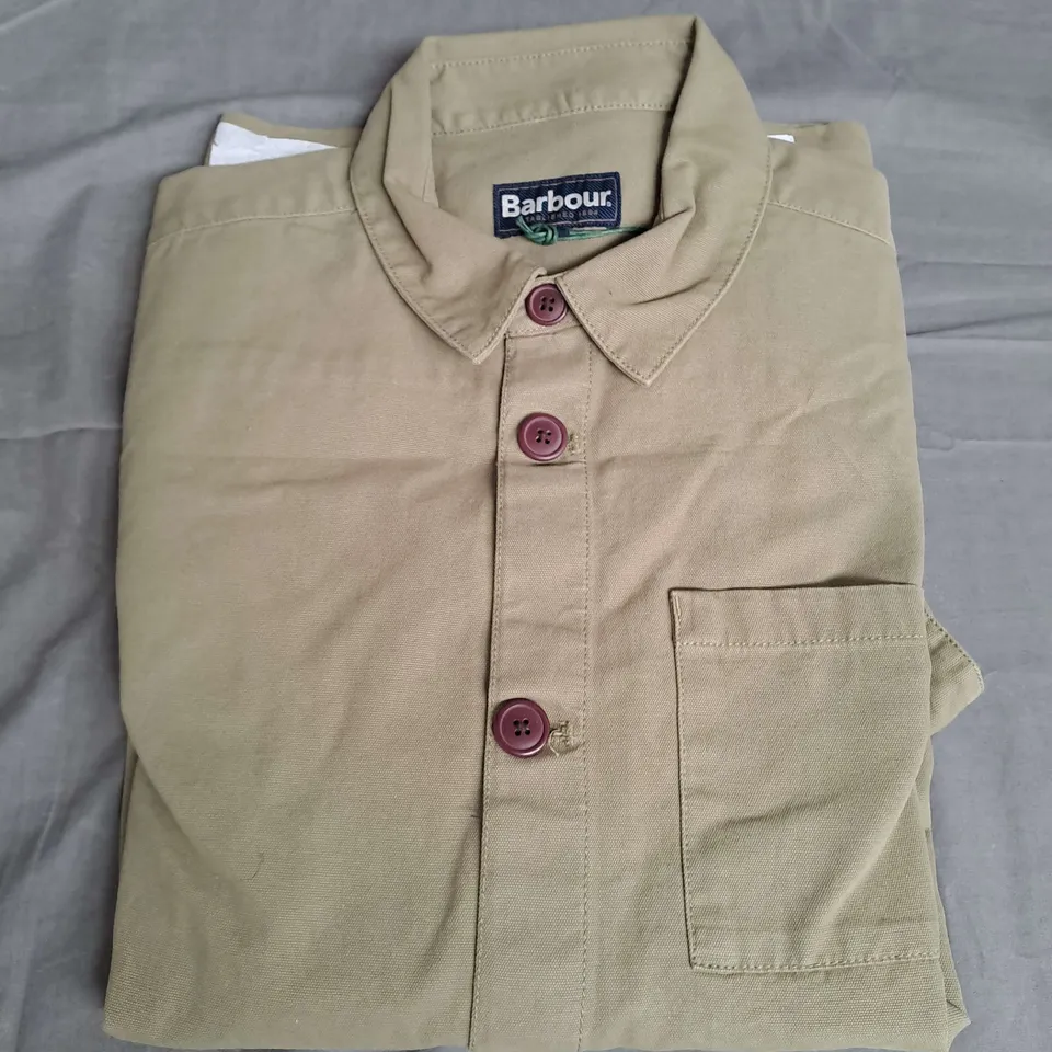 BARBOUR INTERNATIONAL WASHED OVERSHIRT IN BLEACHED OLIVE SIZE L