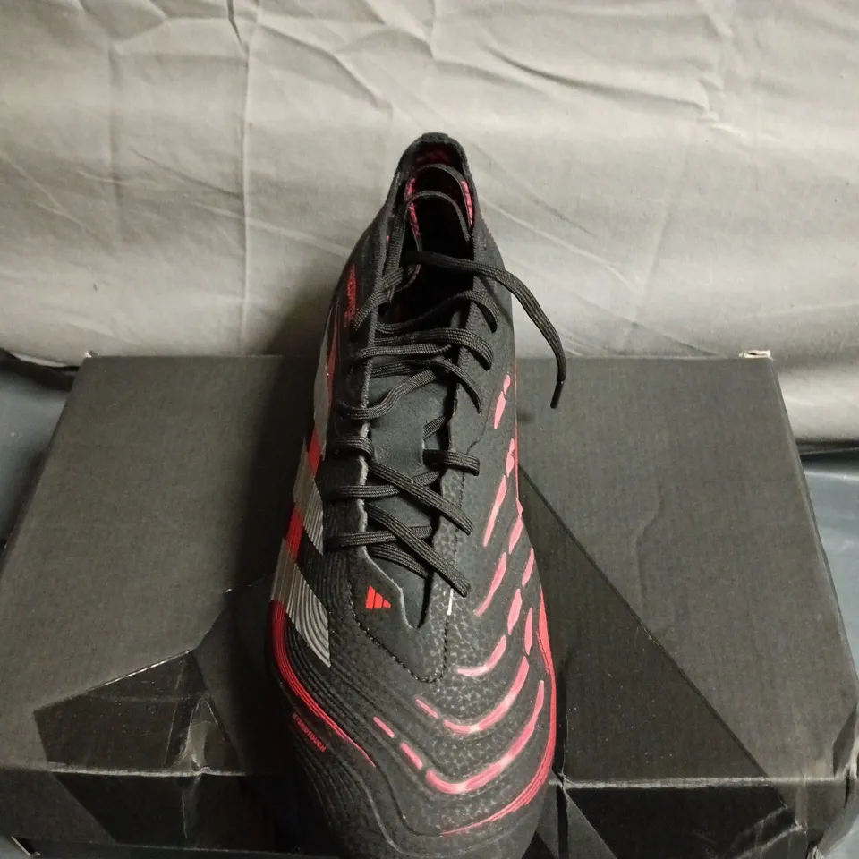 BOXED PAIR OF ADIDAS PREDATOR FOOTBALL BOOTS – UK SIZE 8.5