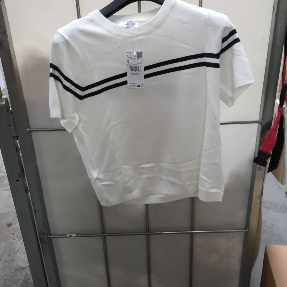 BOX OF APPROXIMATELY 25 ASSORTED CLOTHING ITEMS TO INCLUDE: CROP JUMPER AND HEATED GILLET