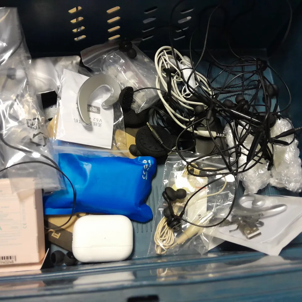 LOT OF ASSORTED TECH ITEMS TO INCLUDE ASSORTED HEAD AND EAR PHONES TO INCLUDE SONY, JABRA AND AKG