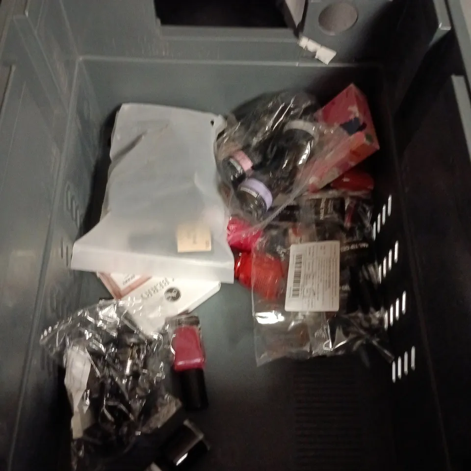 APPROXIMATELY 20 BOTTLES OF NAIL VARNISH TO INCLUDE MANIOLOGY, SALLY HANSEN AND AVON