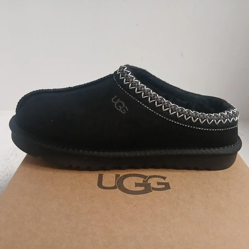 UGG BLACK SLIPPERS / MOCCASINS SIZE 42