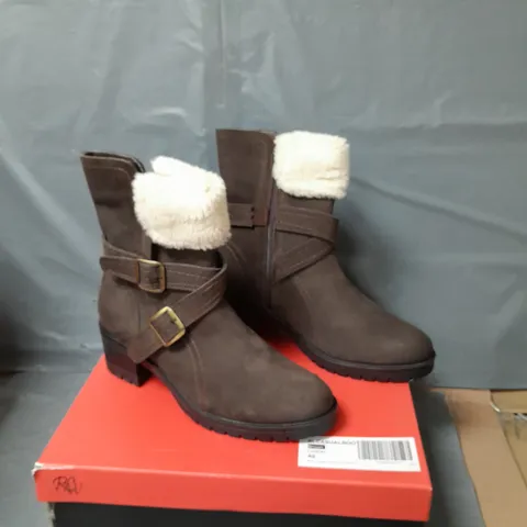 PAIR OF RUTH LANGSFORD CASUAL BOOTS IN OAK SIZE 7