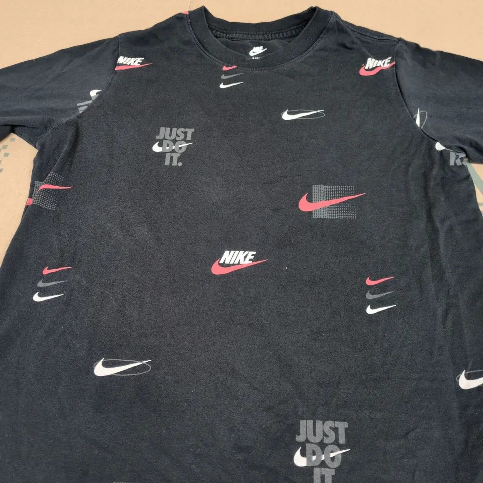 NIKE T‑SHIRT – KIDS - SIZE XL