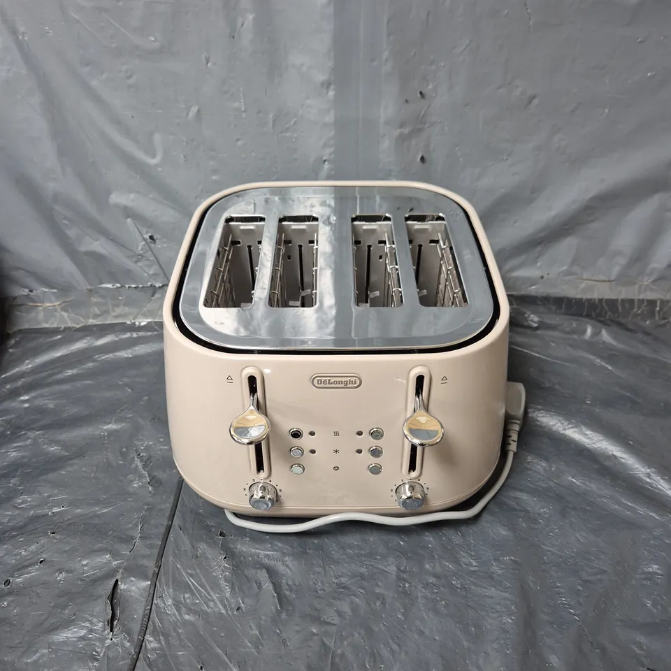 BOXED DELONGHI ECLETTICA 4-SLICE TOASTER