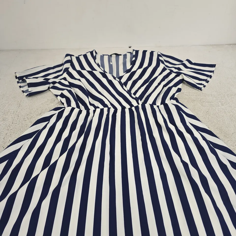 BLOOM CHIC STRIPED DRESS – UK 16 (US 12, EU 42)