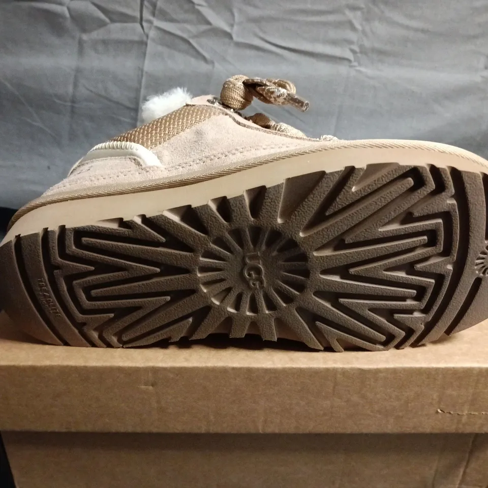 BOXED PAIR OF UGG SUEDE WINTER BOOTS WITH SHEARLING –UK SIZE 5
