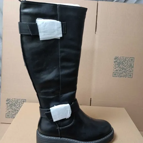 BOXED PAIR OF BLACK LEATHER KNEE-HIGH BOOTS – WOMEN'S, UK SIZE 5