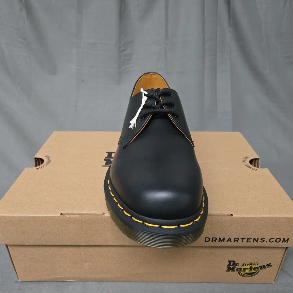 BOXED DR MARTENS BLACK SMOOTH SMART ICONS SHOES - UK 9 1/2