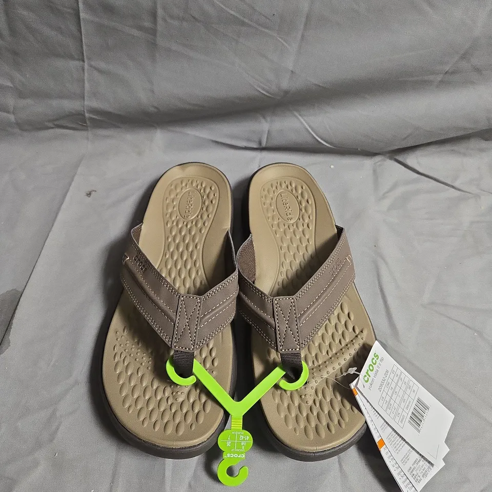 PAIR OF YUKON VISYA 2 CROC FLIP FLOPS - UK SIZE 7