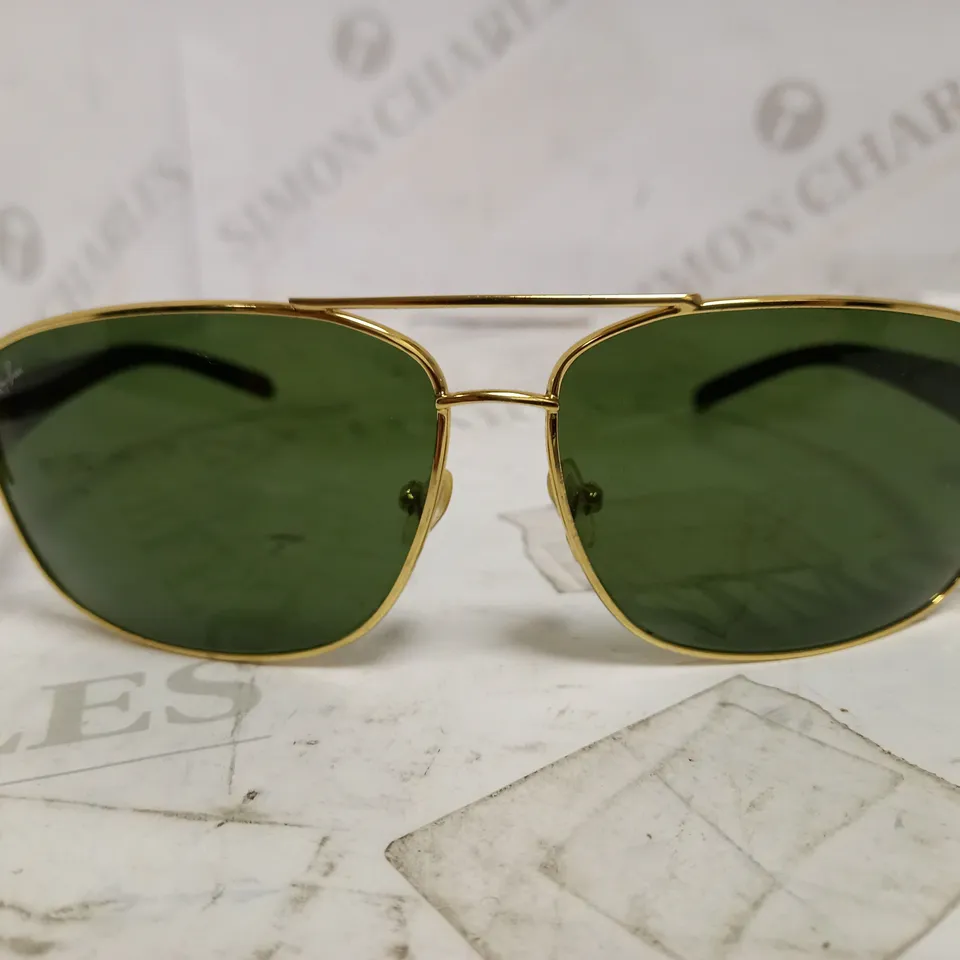 RAY BAN-STYLE SUNGLASSES