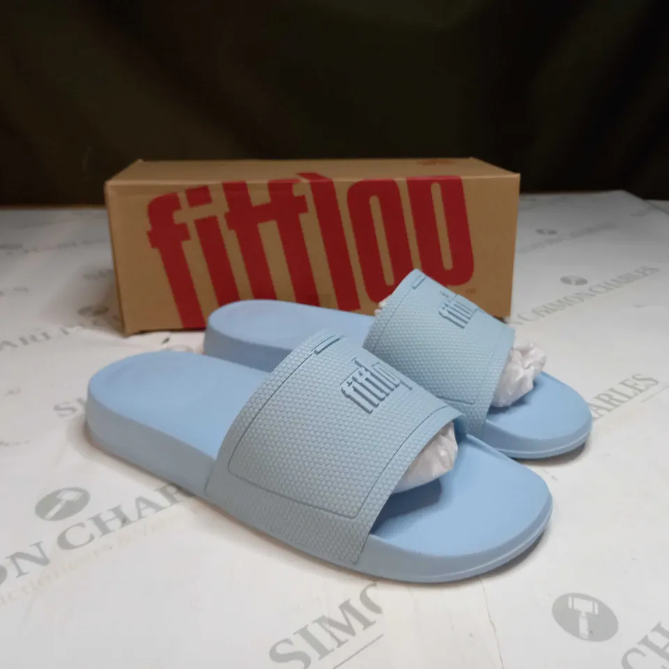 FITFLOPIQUSHION SLIDES IN SKY BLUE - UK 6