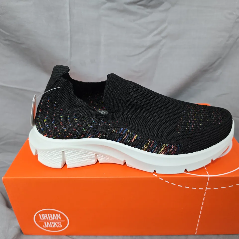 URBAN JACKS LIMONCELLO SLIP-ON SNEAKER – BLACK, UK 6