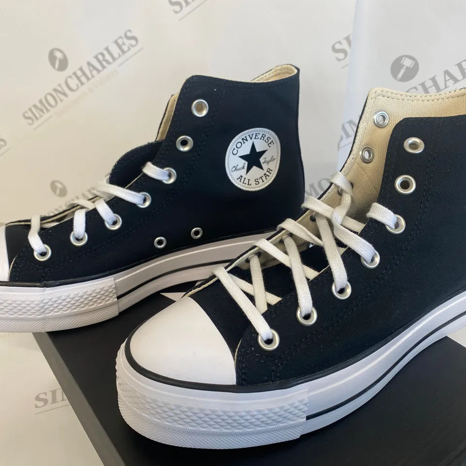 BOXED PAIR OF CONVERSE LIFT HI SHOES SIZE EU40