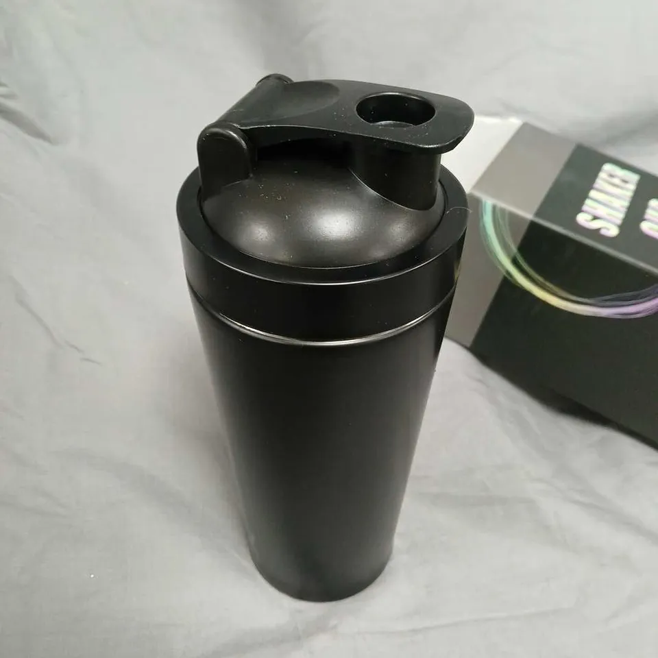 SHAKER CUP – BLACK TRAVEL BOTTLE WITH FLIP-TOP LID, 25 OZ / 740 ML