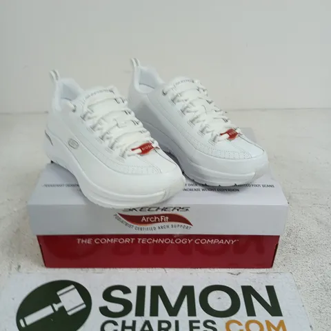 SKECHERS ARCH FIT 2.0 STAR BOUND TRAINERS WHITE SIZE 4.5