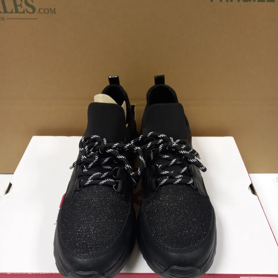 RIEKER LACE TRAINER BLACK - SIZE 6.5