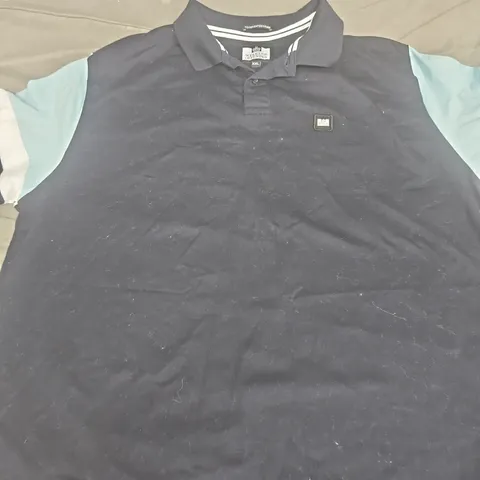 WEEKEND OFFENDER TOO MUCH TO YOUNG POLO SHIRT – NAVY WITH LIGHT-BLUE SLEEVES, XXL
