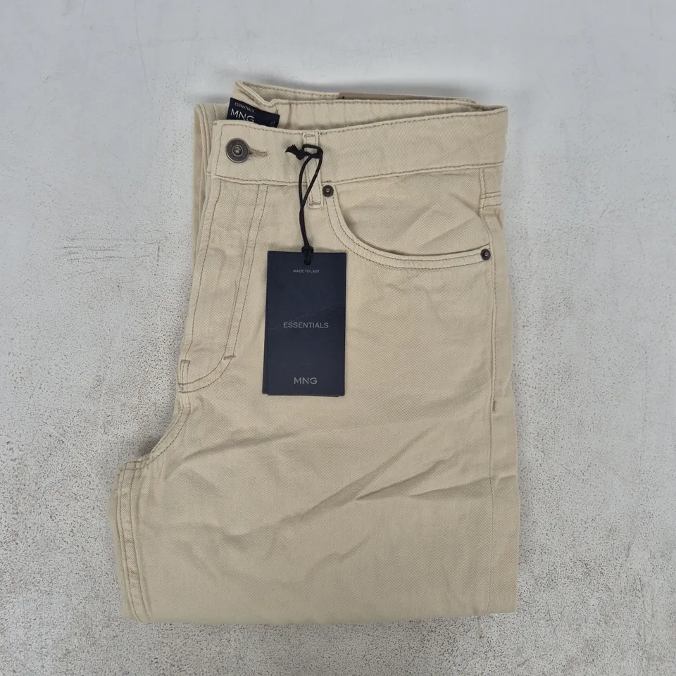 MANGO ESSENTIALS LORI TAPERED-FIT JEANS IN CREAMS SIZE 32
