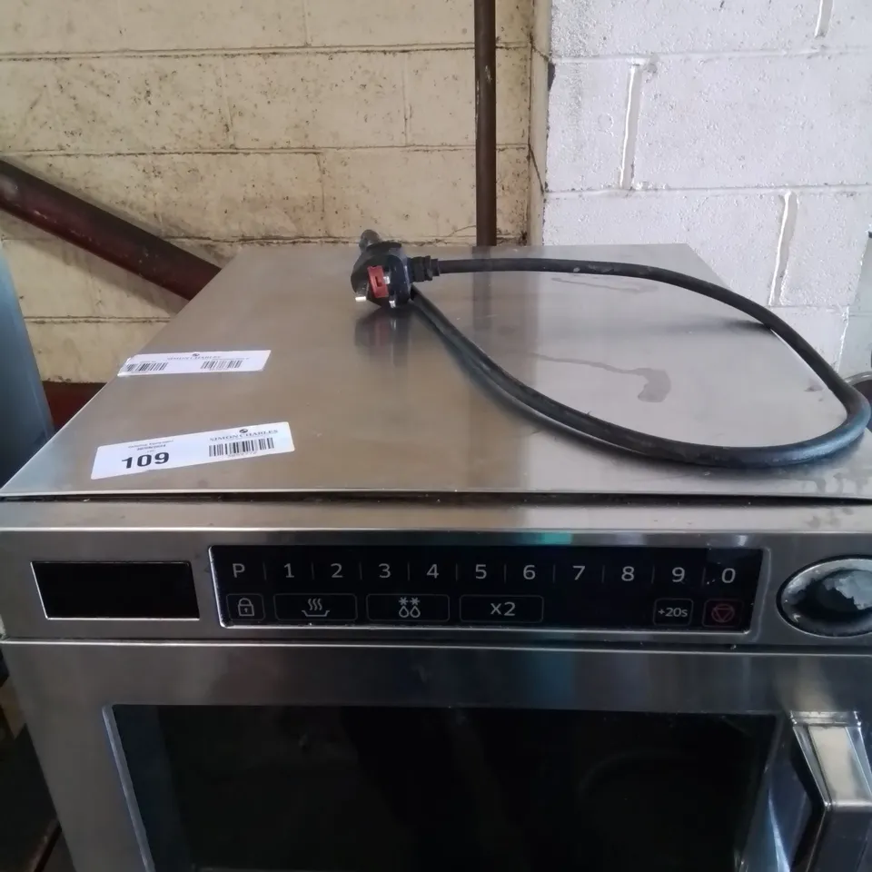 BUFFALO BRAND MODEL GK640 COMMERCIAL MICROWAVE 