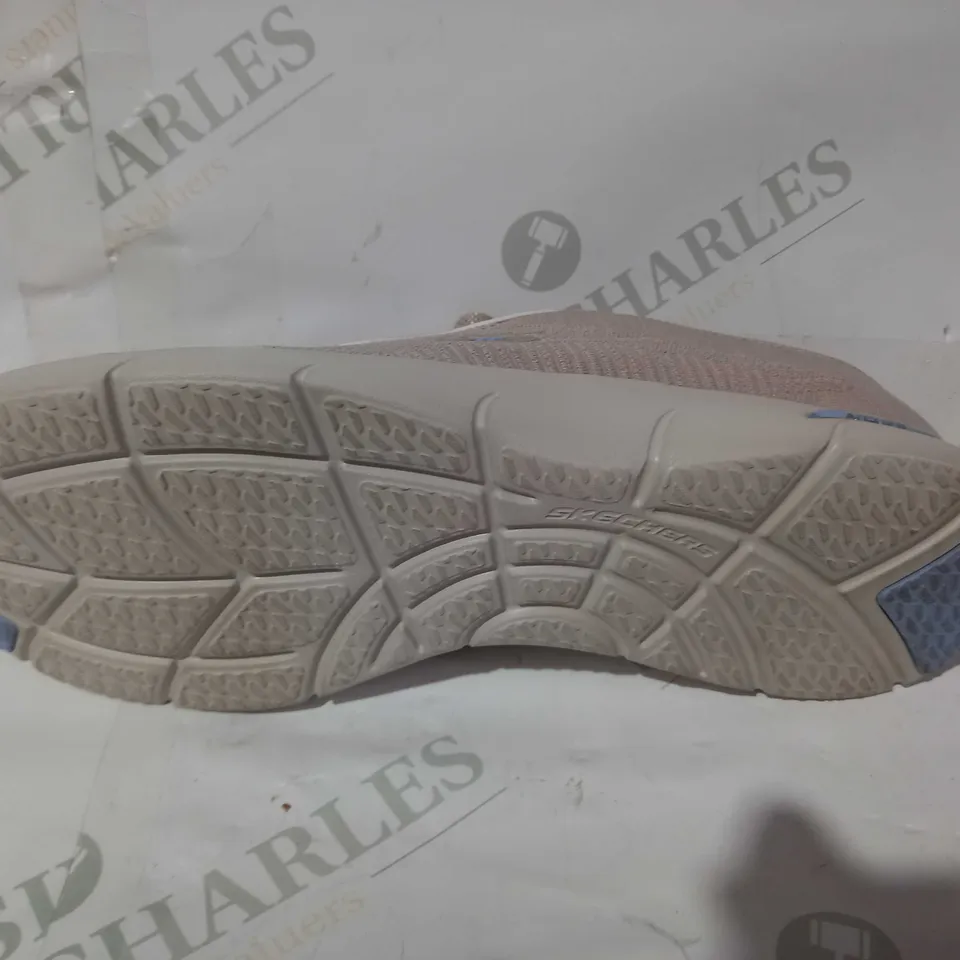 BOXED PAIR OF SKECHERS ARCH FIT REFINE TRAINERS IN MUTED PINK UK SIZE 6