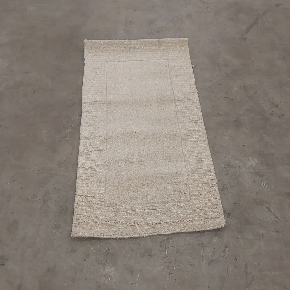 QUALITY DESIGNER AREA RUG - APPROXIMATELY 115 x 60cm