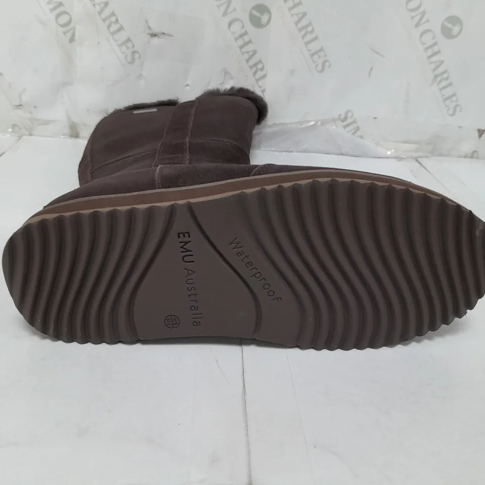 PAIR OF EMU ALL WEATHER WATERPROOF COLL SUEDE SHEEPSKIN MOONTA HIGH BOOTS SIZE 3