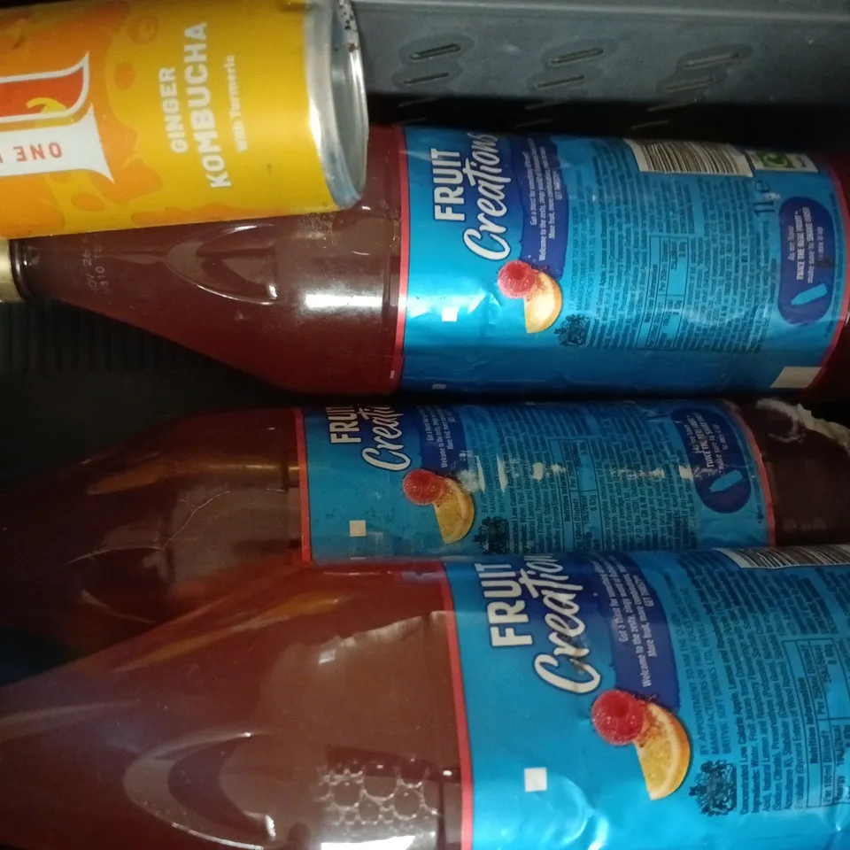 APPROXIMATELY 8 ASSORTED FOOD AND DRINK ITEMS TO INCLUDE COCA-COLA, NESCAFE, ROBINSONS, ETC