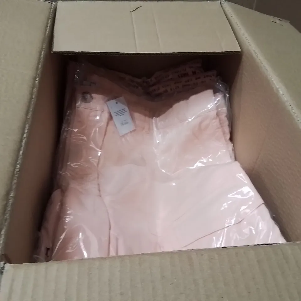 BOXED BRAND NEW APPROXIMATELY 21 JD WILLIAMS CARGO SHORTS PEACH SIZE 22