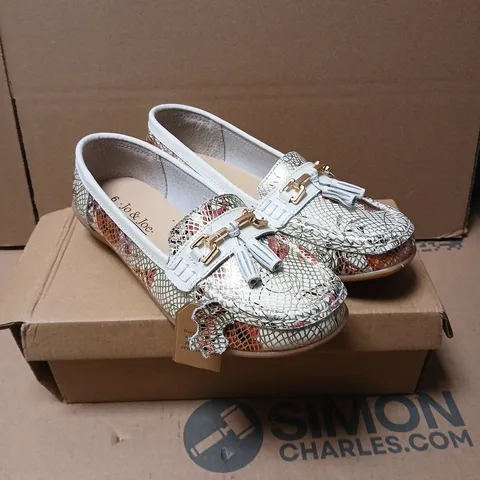 JO & JOE MANDALAY LOAFERS – WHITE & GOLD MULTI, UK SIZE 6