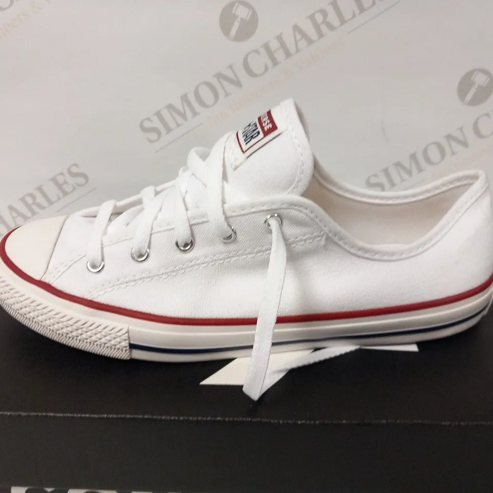 BOXED CONVERSE BASKETS SIZE 3.5
