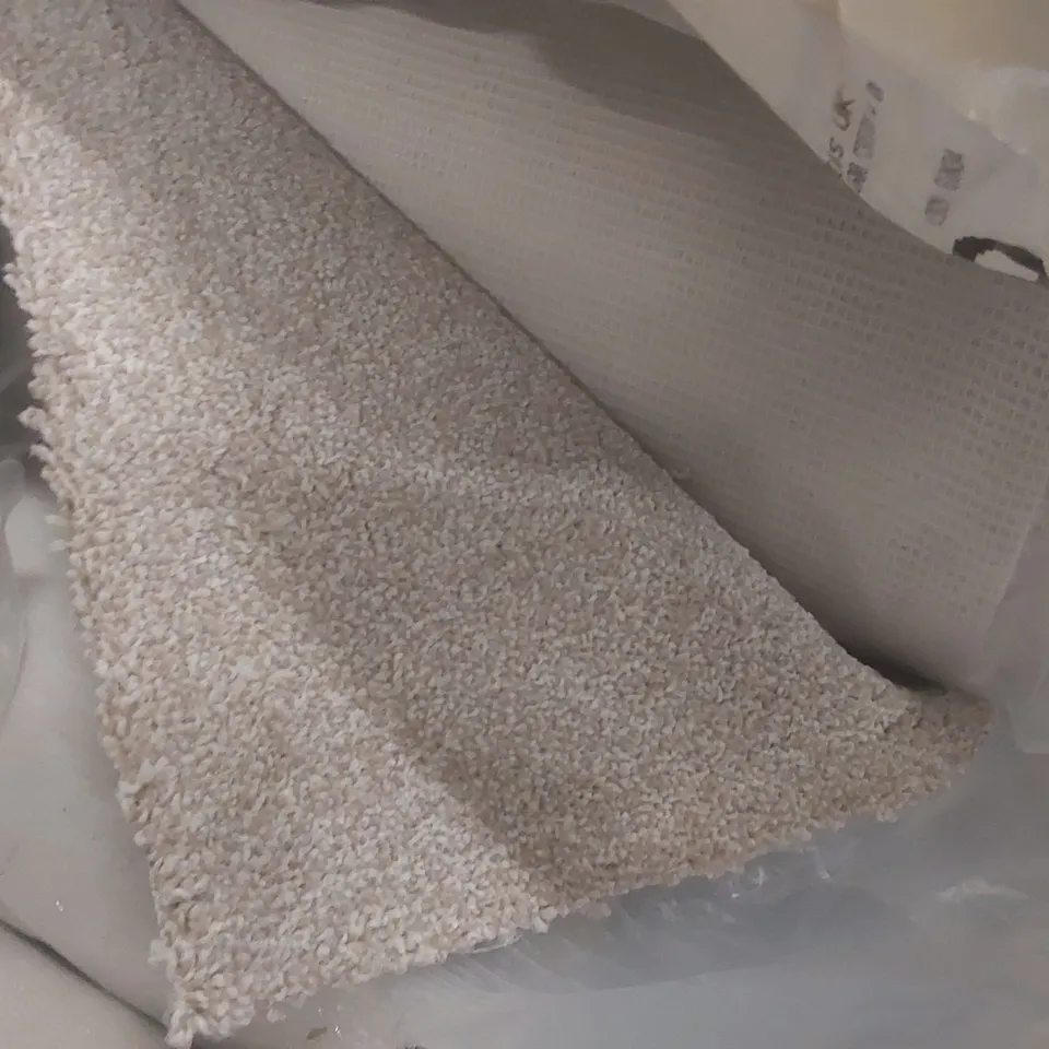 ROLL OF QUALITY STS HERITAGE LUXURY SAND CARPET - APPROXIMATELY 2.74 x 4m
