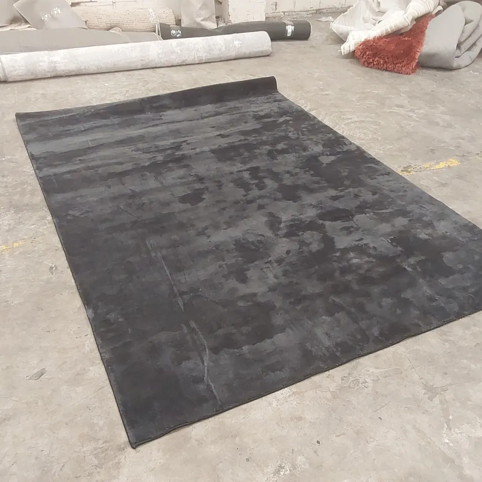 QUALITY DESIGNER AREA RUG - APPROXIMATELY 285 x 200cm