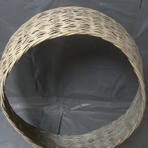 WHITE WASH WILLOW ROUND CHRISTMAS TREE SKIRT – 50 CM DIAMETER - COLLECTION ONLY