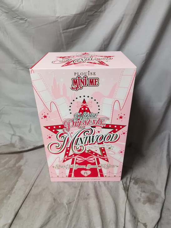 Lot 8211: PLOUISE Mini Me Minwood Vanity Station – Pink 5-drawer vanity ...