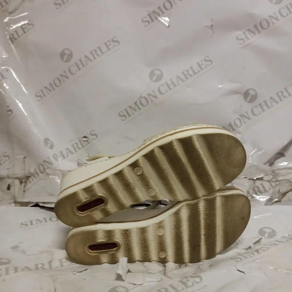 RIEKER STRAPPY SANDAL - SIZE 5