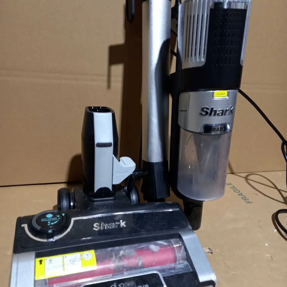 SHARK STRATOS ANTI HAIR WRAP PET PRO VACUUM CLEANER