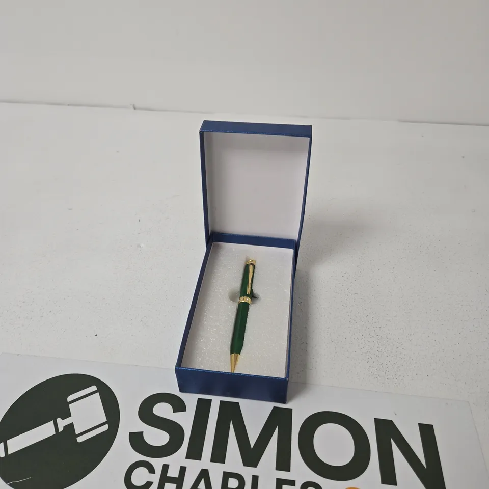GREEN PEN IN BLUE PRESENTATION BOX