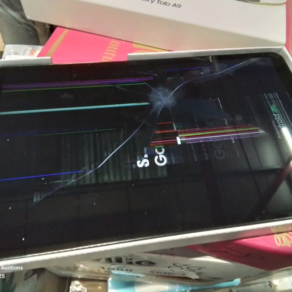 BOXED SAMSUNG TAB A9 (SMASHED SCREEN)