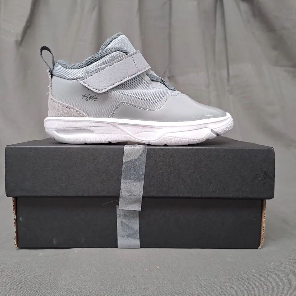 BOXED PAIR OF NIKE JORDAN STAY LOYAL 3 KIDS SHOES IN GREY UK SIZE 7.5