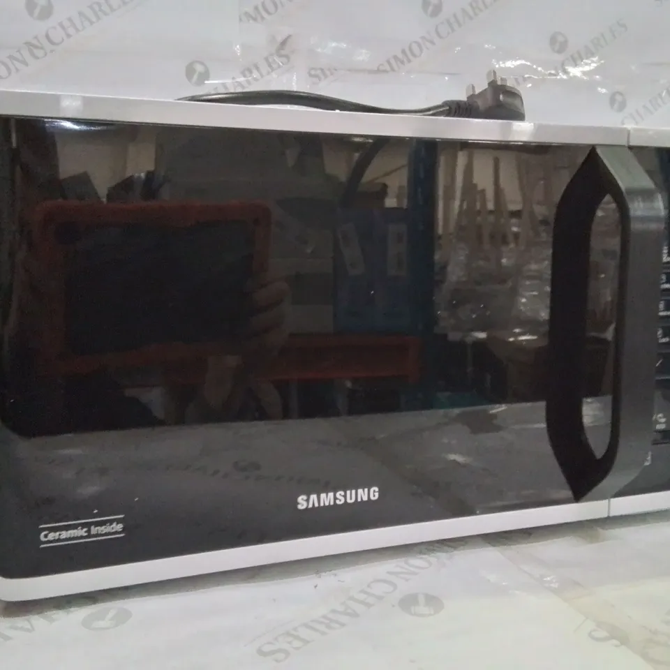BOXED SAMSUNG MICROWAVE OVEN  -DENTED-