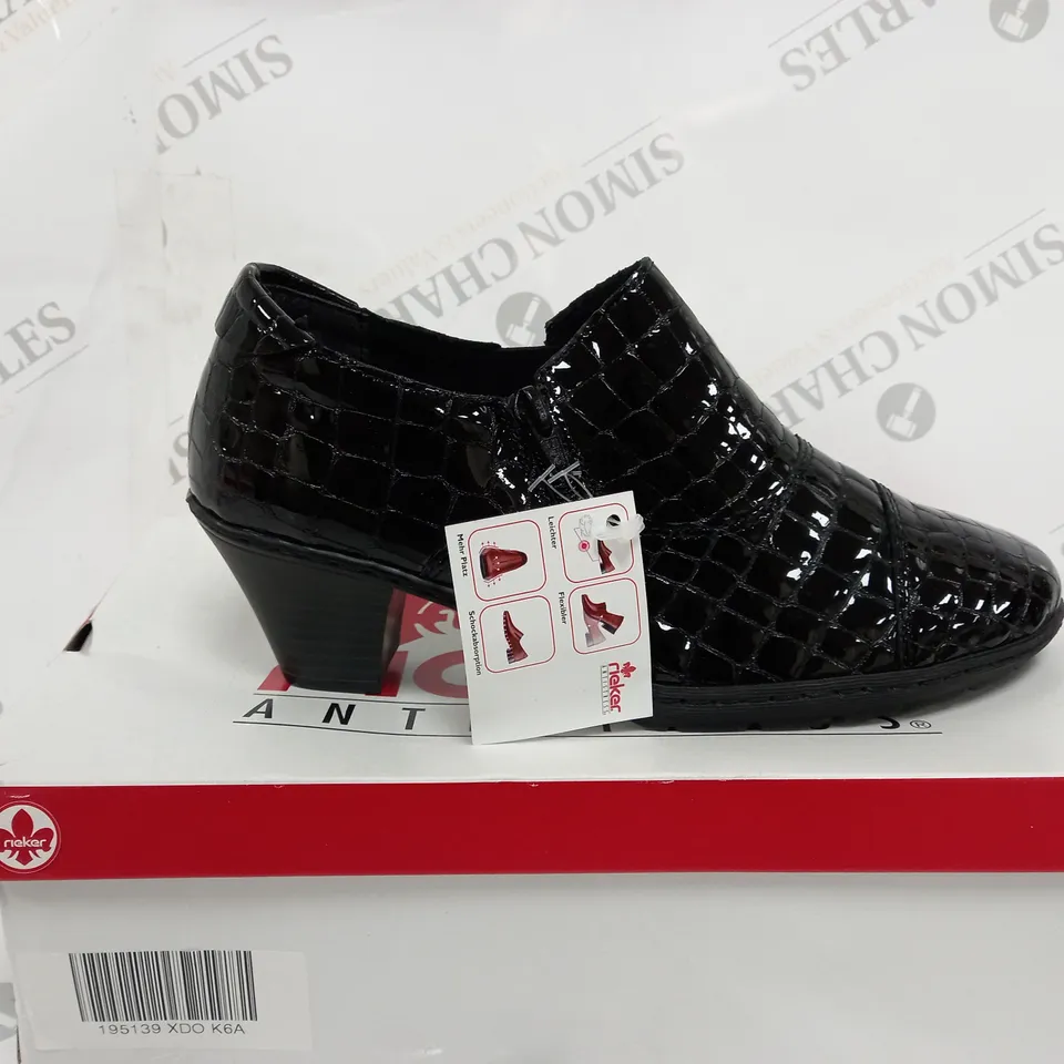 BOXED RIEKER LOW HEELED SHOE BOOTS, BLACK CROC - SIZE 6.5