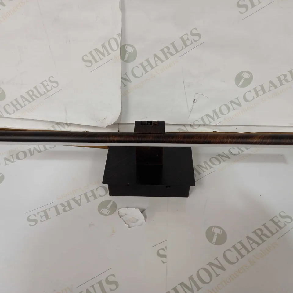 LED BATTERTY OPERATED SLIMLINE PICTURE LIGHT WITH REMORE CONTROL IN BRONZE EFFECT FINISH