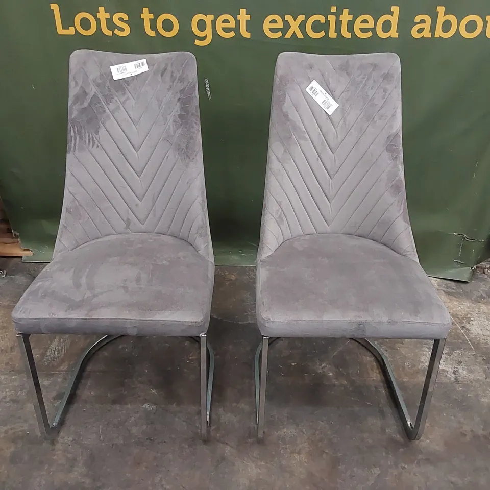 SET OF 2X DESIGNER GREY VELVET DINING CHAIRS (2 ITEMS)