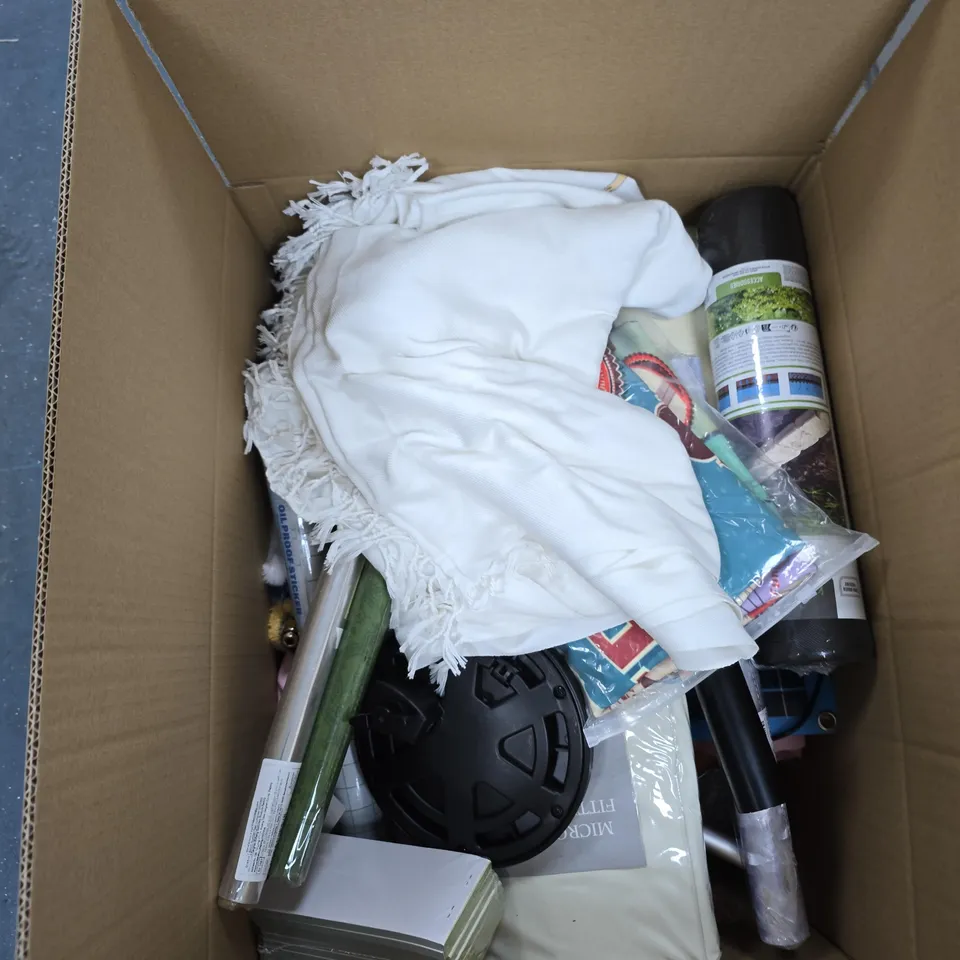 BOX OF APPROXIMATELY 12 ASSORTED ITEMS TO INCLUDE: 24 PACK SCENTED CANDLE SET 