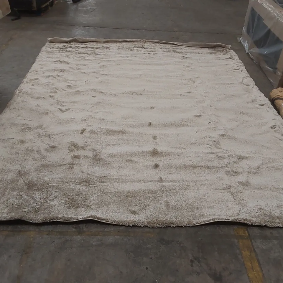 QUALITY DESIGNER AREA RUG - APPROXIMATELY 390 x 300cm
