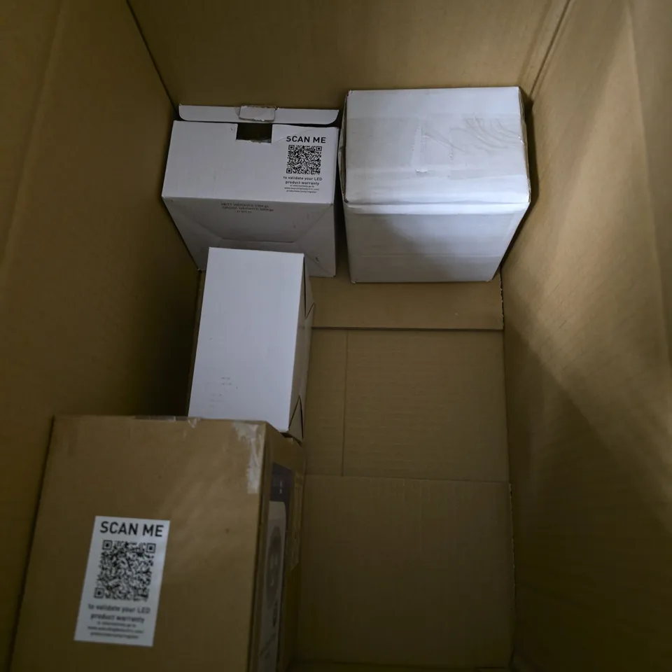 BOX OF APPROXIMATELY 10 ASSORTED LIGHTING FIXTURES IN VARIOUS DESIGNS AND COLOURS
